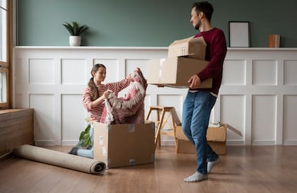 A medida que se evalúan los objetos, se deben clasificar en diferentes categorías y guardar en cajas etiquetadas