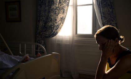 A menudo se habla del Alzheimer como una enfermedad familiar porque no solo afecta a los pacientes, sino también a sus seres queridos y cuidadores, de los que dependen totalmente