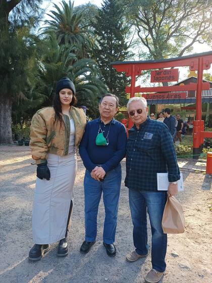 "A mí no me mueven la vara los famosos. Me dijeron que Rosalía era una cantante famosa, y que nos quería visitar. Uno de los chicos -Tito Perdomo- quería una foto con ella porque la nieta era fanática. Así que me fui a presentar. Ella, que ya se estaba por ir, se bajó del auto y ahí nos hicimos la foto"