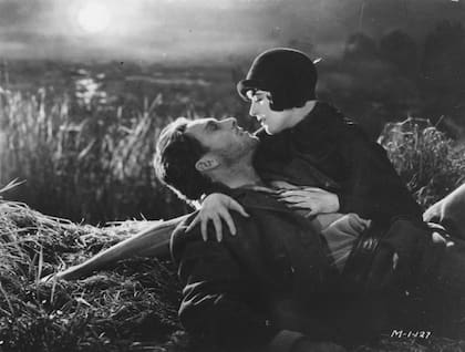 A Murnau siempre le interesaron los contrastes entre la ciudad y el campo y las tensiones que existían entre la superficie y las profundidades,
Foto: British Film Institute.