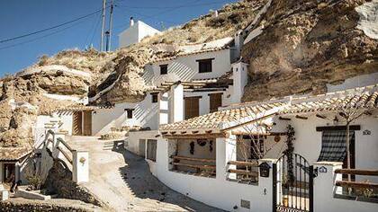 A ocho kilómetros al oeste de Orce, el pueblo de Galera emerge como un cautivador testimonio del pasado.