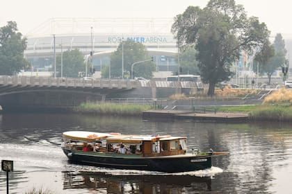A orillas del Yarra, con el humo sobre el Rod Laver Arena