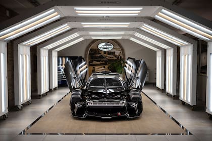 A Pagani Zonda R is pictured at the factory of Italian sports cars manufacturer Pagani on May 27, 2022 in San Cesario sul Panaro, near Modena, Northern Italy. - If Tuscany has Chianti, the Italian region of Emilia-Romagna has "Motor Valley", an area that boasts one of the highest concentrations of luxury sports cars and motorbikes in the world. The so-called Land of Motors, covering around 1,000 square kilometres of prime agricultural land roughly between Bologna and Modena, is home to Lamborghini and Ferrari, Maserati and Ducati, in addition to less well-known brands. (Photo by MARCO BERTORELLO / AFP)