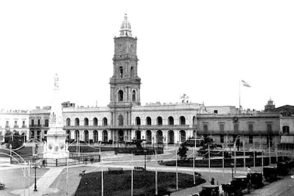 A partir de 1849, y hasta fines del siglo XIX, el reloj del Cabildo marcó la hora oficial en la Ciudad de Buenos Aires.