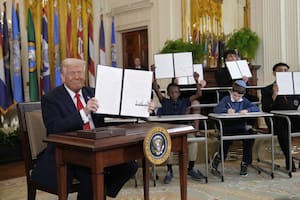 A partir de abril de 2025, inmigrantes mayores de 14 años deben registrarse ante el Uscis