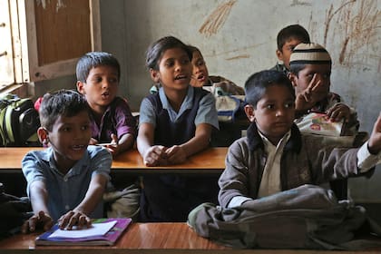 A partir de ahora más de 100. 000 estudiantes de las escuelas primarias en Nueva Delhi incorporarán todos los días clases de felicidad