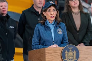 La firmó Hochul y entró en vigor en junio: la ley que regula el uso de la IA en Nueva York