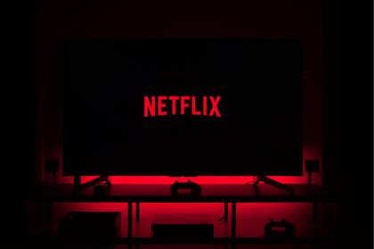 A partir de junio, Netflix comenzará a cobrar el uso de cuentas compartidas en su aplicación