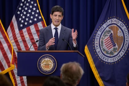 A partir de la asunción de Kevin Warsh como presidente de la Fed, el mercado está atento a una posible suba de tasas de interés (Foto AP/Rod Lamkey, Jr.)