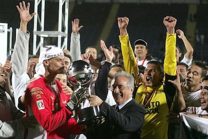 A partir de la década de 1990, Pachuca conquistó múltiples títulos, incluido el de la Copa Sudamericana en 2006