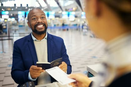 A partir de la fecha límite, las identificaciones que no cumplan con la REAL ID no serán aceptadas para abordar vuelos domésticos ni para ingresar a ciertas instalaciones federales (Archivo)