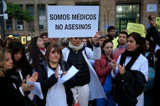 Pérez Volpin: con una marcha, respaldaron al endoscopista