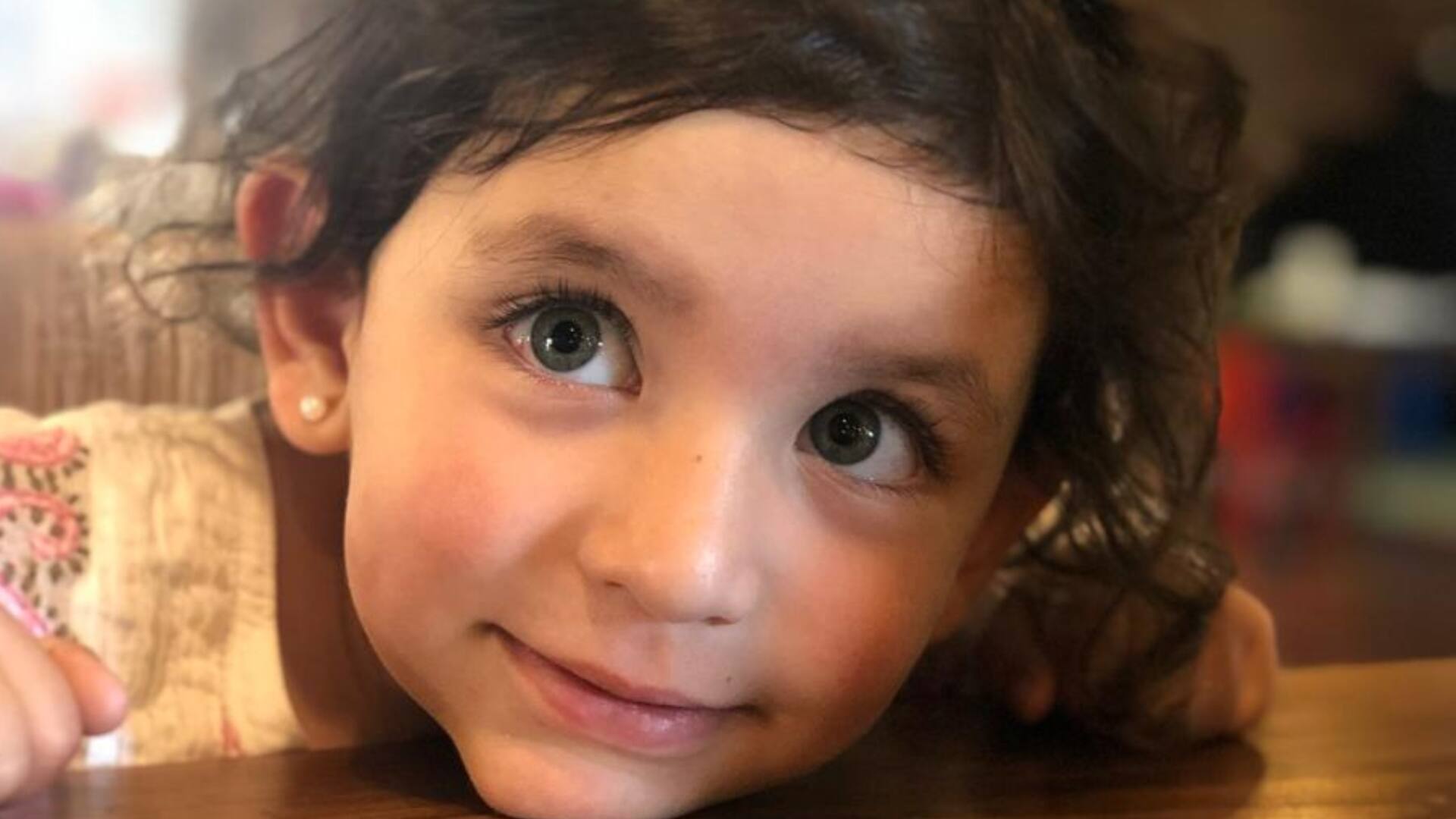 “A partir de los tres meses empezamos a ver que Antonia dejaba la lengua para afuera. Esa fue una cosa que nos llamaba la atención, pero como no era algo que hacía siempre la pediatra no le dio importancia".