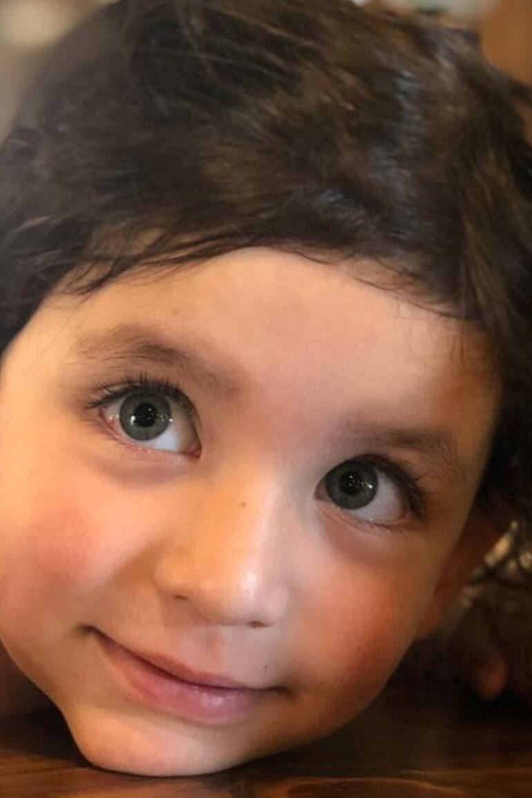 “A partir de los tres meses empezamos a ver que Antonia dejaba la lengua para afuera. Esa fue una cosa que nos llamaba la atención, pero como no era algo que hacía siempre la pediatra no le dio importancia".