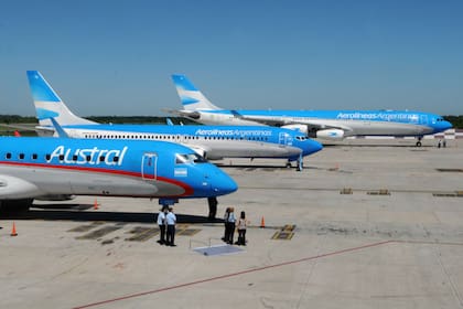 Se concretó la fusión entre Aerolíneas Argentina y Austral. A partir de mañana empiezan a operar bajo el mismo código y nombre