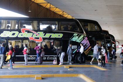 A partir de mañana, para viajes por la provincia de Buenos Aires los ómnibus de larga distancia exigirán certificado de vacunación