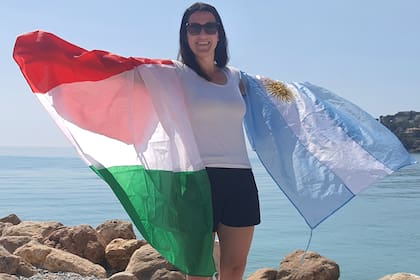 A partir de su propia experiencia en Europa, Paula enseña a otros argentinos a sacar la ciudadanía italiana de una manera efectiva
