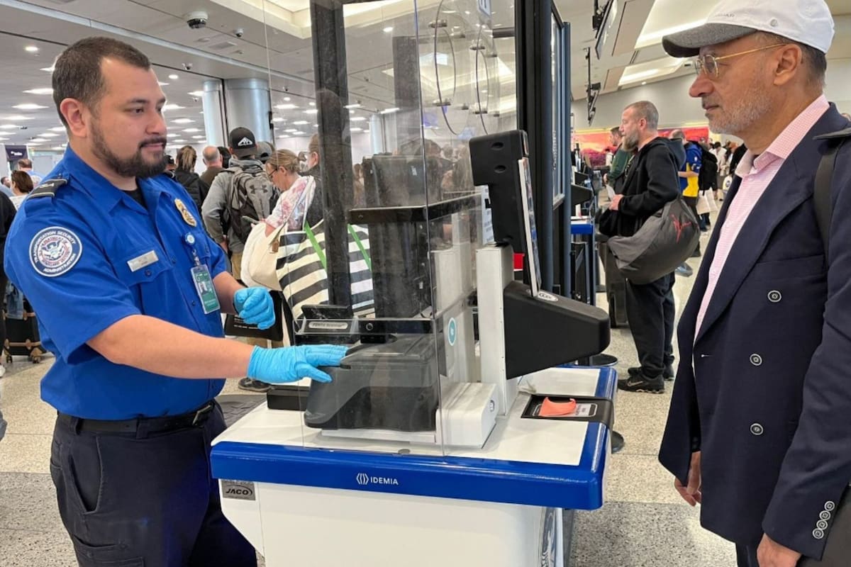 A partir del 1º de febrero de 2026, los viajeros que no cuenten con una identificación válida, como Real ID o pasaporte, deberán abonar una tarifa a la TSA