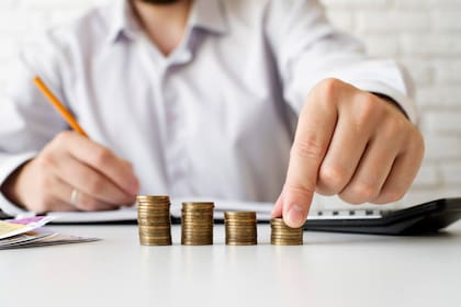 A partir del 1° de enero de 2024, entra en vigor un aumento en los salarios mínimos en varios estados de EE.UU.