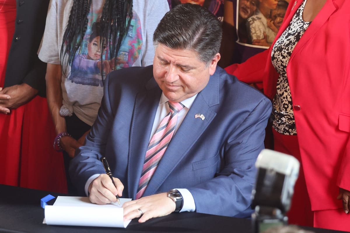 A partir del 1° de julio de 2026, la nueva ley HB 1226 de Illinois eleva de 75 a 79 años la edad mínima para realizar el examen de manejo práctico obligatorio