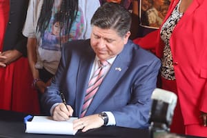 A partir del 1° de julio de 2026, la nueva ley HB 1226 de Illinois eleva de 75 a 79 años la edad mínima para realizar el examen de manejo práctico obligatorio