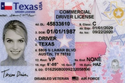 A partir del 1° de junio de 2026, todos los exámenes teóricos para obtener la Licencia de Conducir Comercial (CDL) o el Permiso Comercial de Aprendizaje (CLP) en Texas deben rendirse obligatoriamente en inglés