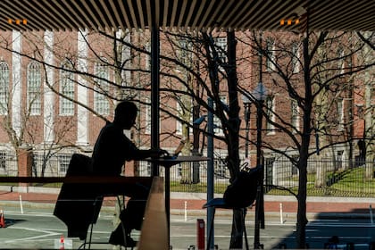 A partir del ciclo escolar 2026-2027, las aulas desde el jardín de infantes hasta el 12.º grado recibirán contenido sobre la comunidad hispana