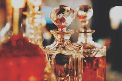A partir del descubrimiento de un barco hundido del siglo XVIII con decenas de botellas de esencias aromáticas, perfumistas rusos intentarían recrear fragancias de hace 300 años