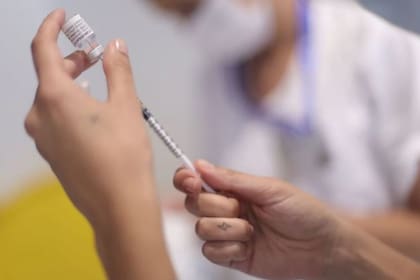 A partir del miércoles habrá vacunación libre de segunda dosis para los mayores de 18 años, sin enfermedades preexistentes, en todo el territorio bonaerense