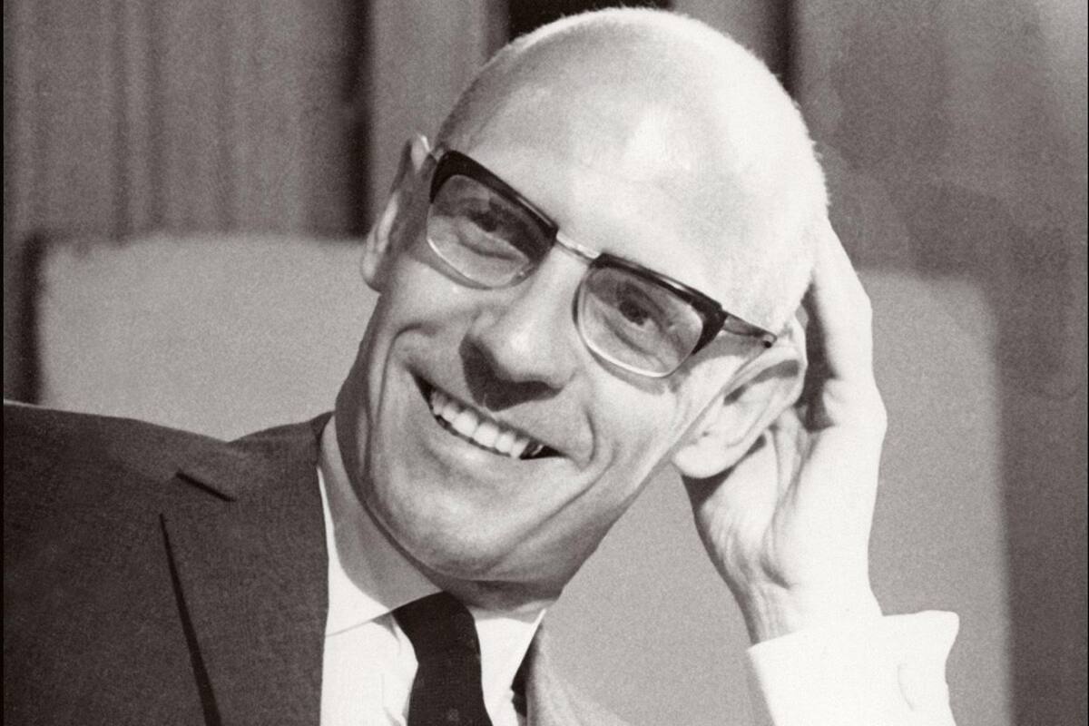 “A partir del siglo XIX todo acto literario se da y cobra conciencia de sí como una transgresión de la esencia pura e inaccesible que sería la literatura”, reflexiona Foucault