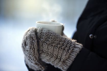 Para prevenir complicaciones del síndrome de Raynaud se recomienda utilizar guantes