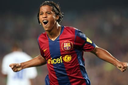 A pesar de haber debutado en el primer equipo del Barcelona a los 17 años, Giovani dos Santos no pudo sostener las comparaciones con Messi y Ronaldinho.