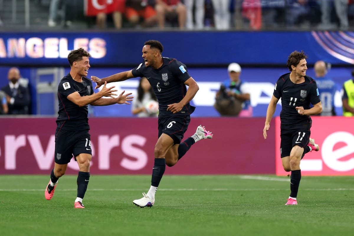A pesar de la derrota en la última fecha ante Turquía, Estados Unidos avanzó a 16vos de final como líder del Grupo D