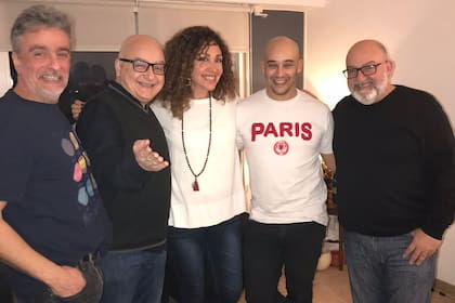 A pesar de la distancia, Sabrina no pierde el vínculo con su hermano Javier ni con sus medios hermanos, Mariano y Marcelo (ambos hijos de Alberto Olmedo y Judith Jaroslavsky) y Albertito (hijo de Nancy Herrera).