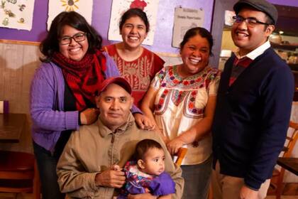 A pesar de las dificultades, la familia Saavedra ha mantenido su labor comunitaria desde que abrió su restaurante en 2009