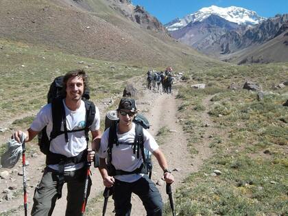 A pesar de no ser un ambientalista "desde la cuna", Tomás siempre disfrutó las bellezas del planeta tierra. En la imagen se lo ve, en 2012, haciendo trekking en el parque nacional Aconcagua junto a su amigo Marcos.