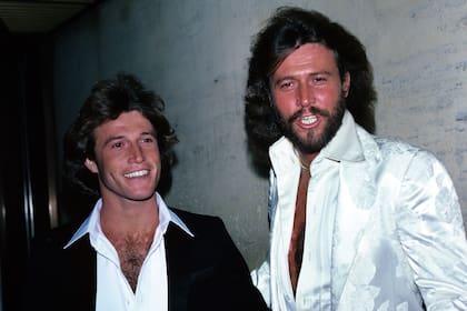 A pesar de que Barry se convirtió en su mentor e intentó ayudarlo una y otra vez, Andy sentía que vivía a la sombra de su hermano mayor y que la gente lo consideraba una especie de extensión de los Bee Gees