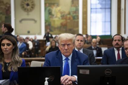 A pesar de que libra batallas legales y no ha participado en los debates republicanos, Trump se mantiene como el rival más fuerte entre los aspirantes a la presidencia