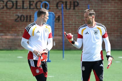 A pesar de que se había retirado del equipo y de sus 40 años, Neuer rezagó a Oliver Baumman a la suplencia en el arco de la selección germana.