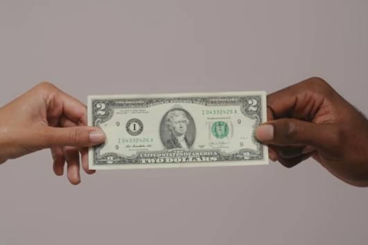 A pesar de seguir en circulación, muchos billetes viejos de dos dólares se disputan entre coleccionistas por su rareza. Foto: Archivo