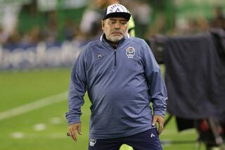 Maradona no fue a la práctica de Gimnasia y suena como candidato a DT vinotinto
