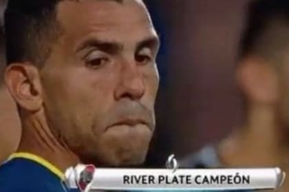 A pesar de su reciente retiro del fútbol profesional, Carlos Tévez fue víctima de los memes de los hinchas de River