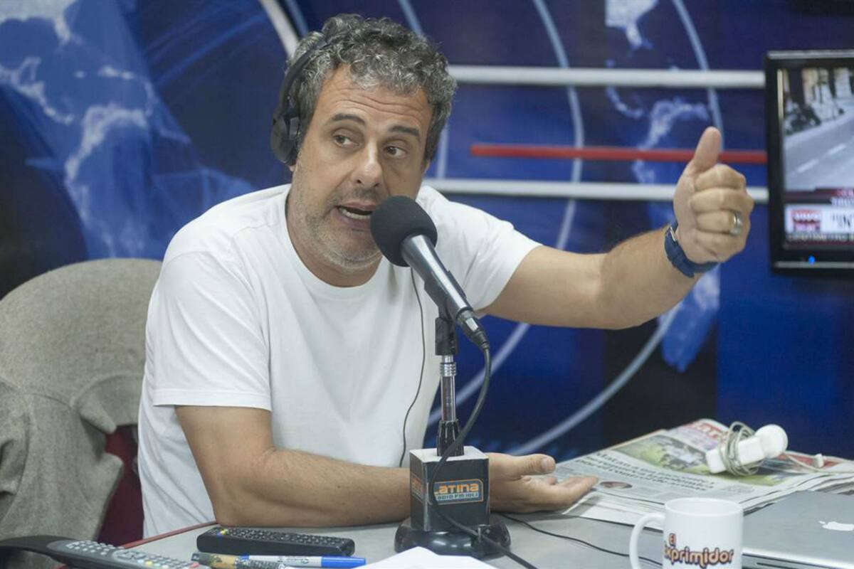 A pesar del anuncio inicial, el periodista Ari Paluch no llevará con su ciclo El exprimidor a Radio latina