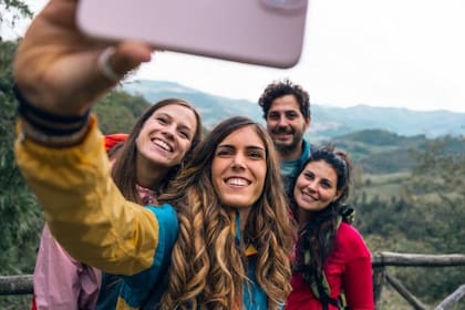 A pesar del paso del tiempo, las ideas de Aristóteles sobre la amistad siguen vigentes