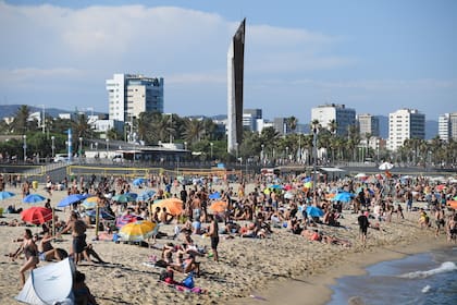 A pesar del rebrote de coronavirus, las playas de Barcelona estuvieron concurridas el domingo último