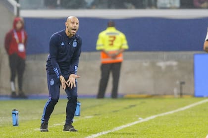 A pesar del triunfo, persisten muchas dudas en la defensa y la salida desde atrás del equipo de Javier Mascherano