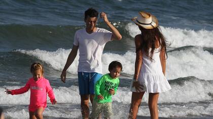 A pleno. Guillermo Coria y su familia también dijeron presente en la costa esteña