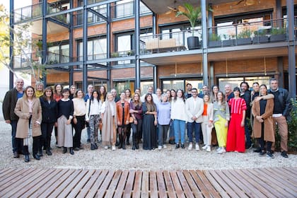 A pleno, los profesionales de estudios de arquitectura, diseño y decoración que plasmaron su impronta en espacios que van a sorprender. En la inauguración también estuvieron presentes propietarios y accionistas del desarrollo inmobiliario de La Nación.