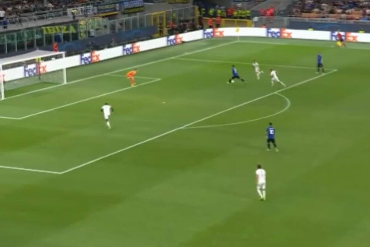 A poco de ingresar, Joaquín Correa tuvo la mejor ocasión para Inter pero, sorprendido, resolvió desviado