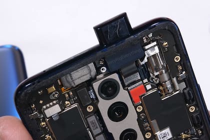 A pocos días de su lanzamiento, el smartphone fue desarmado para revelar el funcionamiento de su cámara frontal retráctil